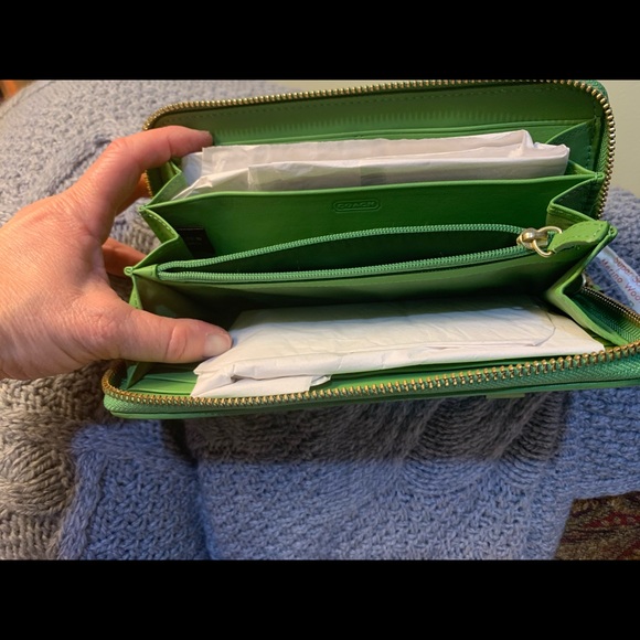 Coach Zip around wallet - Picture 4 of 5